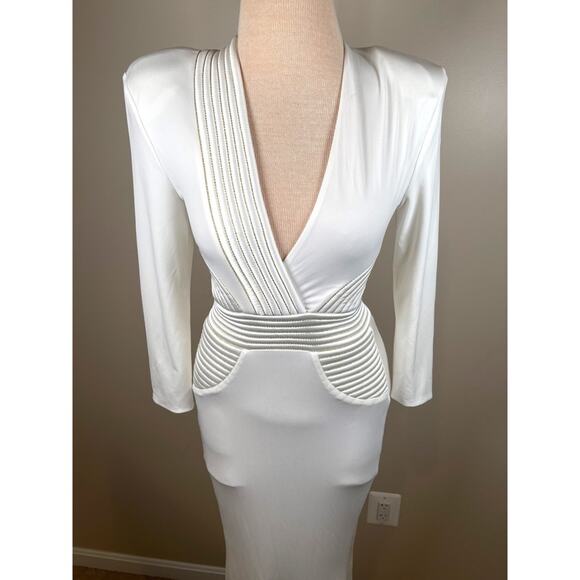 Zhivago Go On Your Own Way Long Sleeve Cutout White Maxi Gown Size 4 - Picture 6 of 11